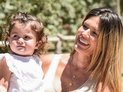 Imparable: con paraguas y botitas, la hija de Isabel Macedo le puso esta cara al mal clima y enamoró