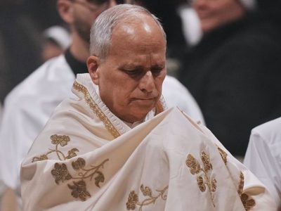 Zelenski invita al Papa a visita apostólica en Ucrania y condena bombardeos de Rusia en Semana Santa