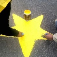 Pintaron una estrella amarilla en Neuquén para recordar a Antonio, el joven correntino muerto en un accidente vial