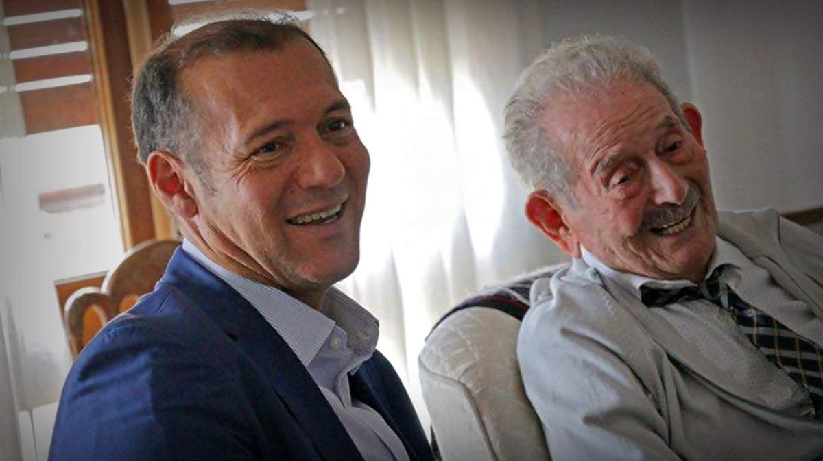 Omar Gutiérrez junto a su abuelo. Fuente: (Twitter)