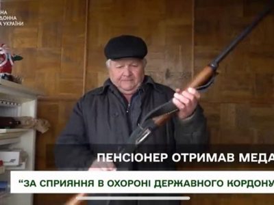 Ucrania condecora a un jubilado por derribar un avión ruso con su rifle