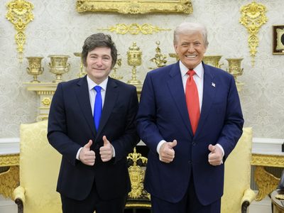Trump y Milei negocian acuerdo para que Argentina reciba deportados de EEUU