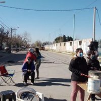 Vecinos del barrio Limay mantienen el corte de calles: reclaman conexión de servicios