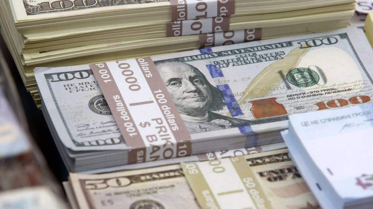 El dólar oficial cotizará a una tasa un poco más alta que el viernes. Fuente: (Twitter)