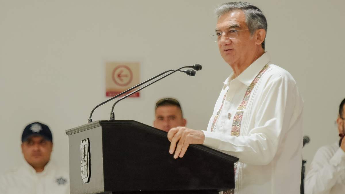 Reactiva gobernador entrega de becas y útiles escolares a estudiantes de nivel básico