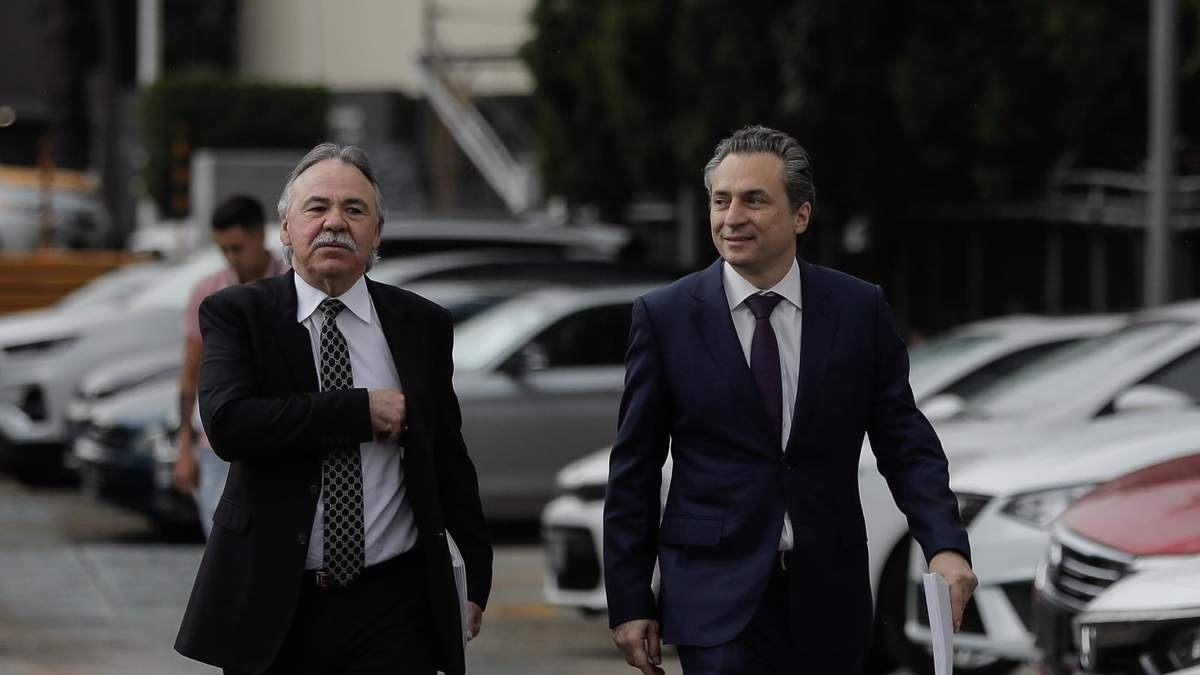 Emilio Lozoya a la salida del juzgado