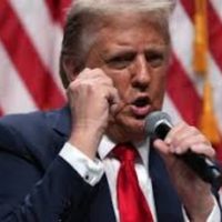 Trump dice que Liz Cheney quizás no sería tan ‘belicista’ si tuviera rifles disparándole