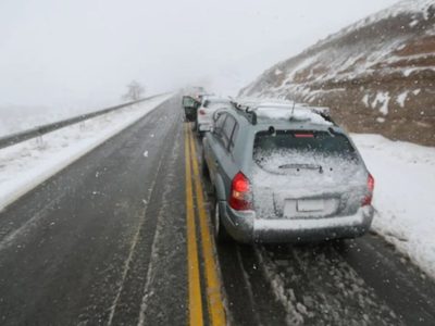 Frío en Neuquén: alerta por heladas y nevadas en rutas de la cordillera