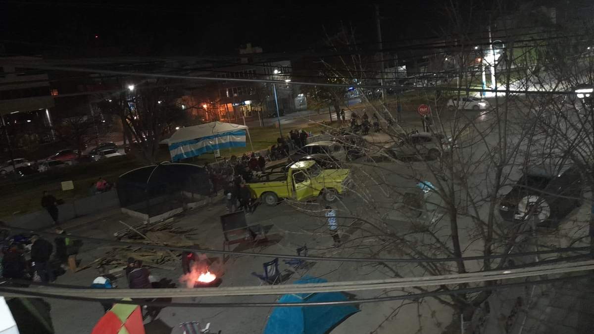 Acampe de los agentes policiales durante la primera semana de mayo. Fuente: (Consejo de Bienestar Policial Rio Negro)