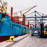 Maniobristas paran labores en el Puerto de Manzanillo