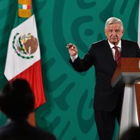 AMLO dice que tiene suficientes anticuerpos y no se vacunará por el momento