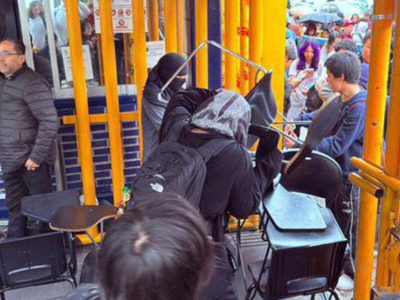 Grupo de encapuchados toma la Prepa 8 por presunta agresión policiaca en marcha pro Palestina