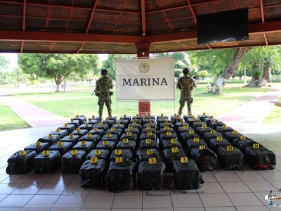 Aseguran cargamento de 1.7 toneladas de cocaína en costas de Lázaro Cárdenas