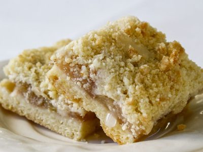 Cuadraditos de coco y manzana sin harina y sin azúcar: la receta perfecta y súper fácil para una merienda fit