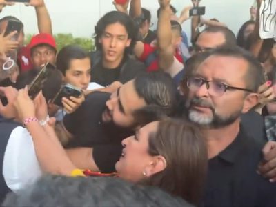 Abuchean a Xóchitl Gálvez en la Universidad de Guadalajara (Videos)