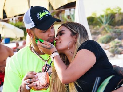 ¡Lo que hace por amor! Anuel AA lo dio todo para su versión de "Tusa", ¡hasta el suelo!