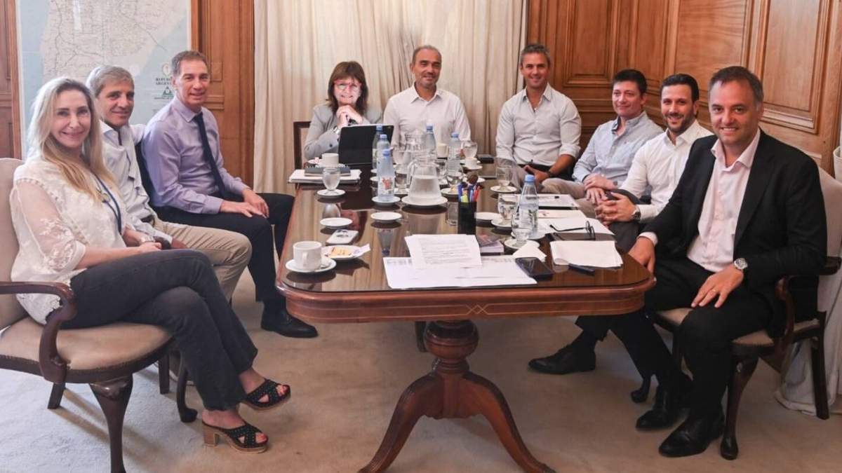 Reforma laboral: el Gobierno se reunió a la sesión