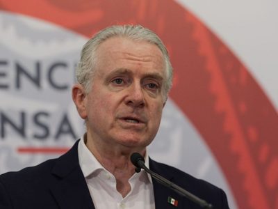 Creel denuncia “discriminación inversa” de AMLO: “He sido objeto de ataques al color de mi piel”