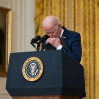 Por política económica y migratoria, popularidad de Joe Biden se desploma