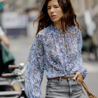 Estilos retro, guiños románticos y siluetas audaces: las blusas de esta temporada están a la altura de cualquier estilo