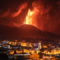Lava de volcán en La Palma ya cubrió 180 hectáreas y destruyó 390 edificaciones
