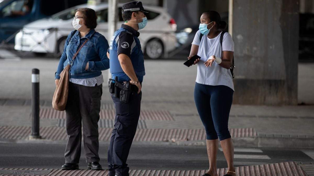 En algunos barrios de la capital española ya están en vigor medidas de restricción de la movilidad y actividades sociales. Fuente (Twitter)