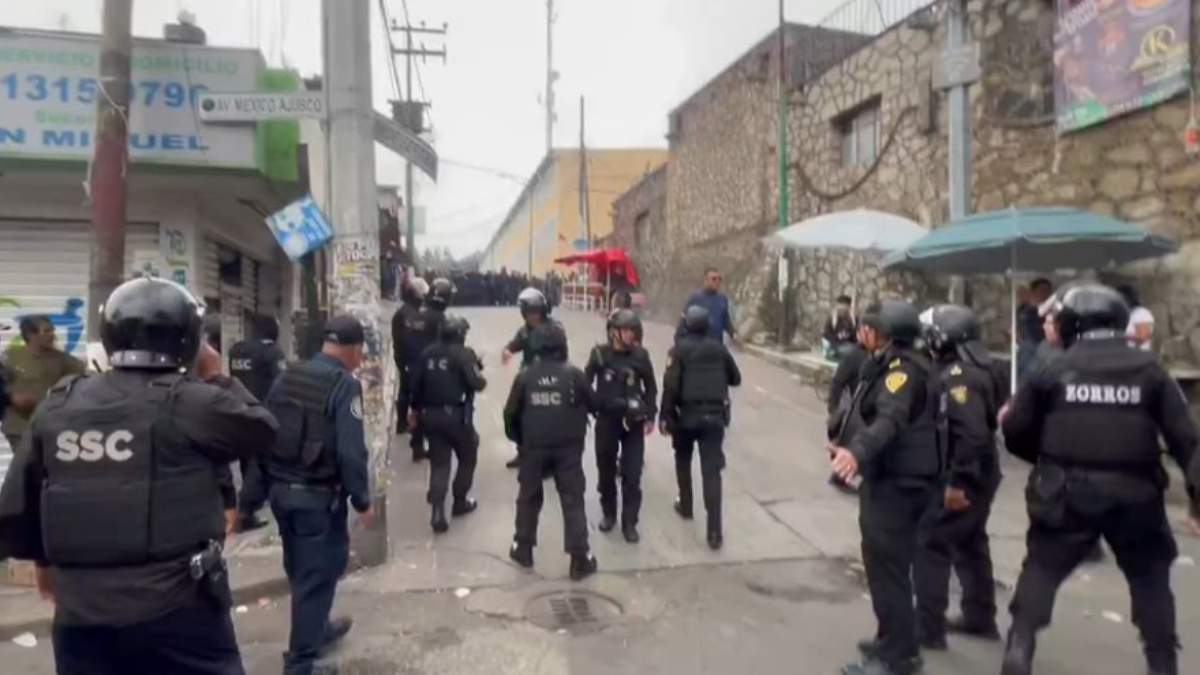 Policías en Xicalco