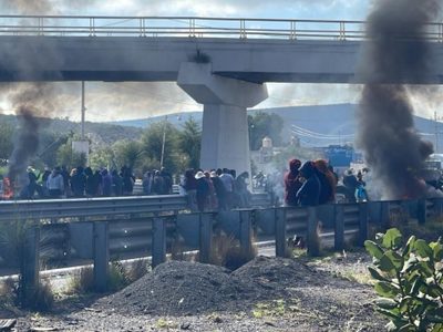 Habitantes de Palmar de Bravo denuncian fraude electoral y bloquean la autopista Puebla-Córdoba