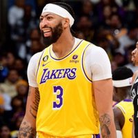 Anthony Davis y Lakers acuerdan extensión de tres años y 186 millones de dólares