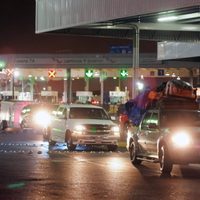 Mexicanos residentes en EU, eviten viajes no esenciales al país: SRE