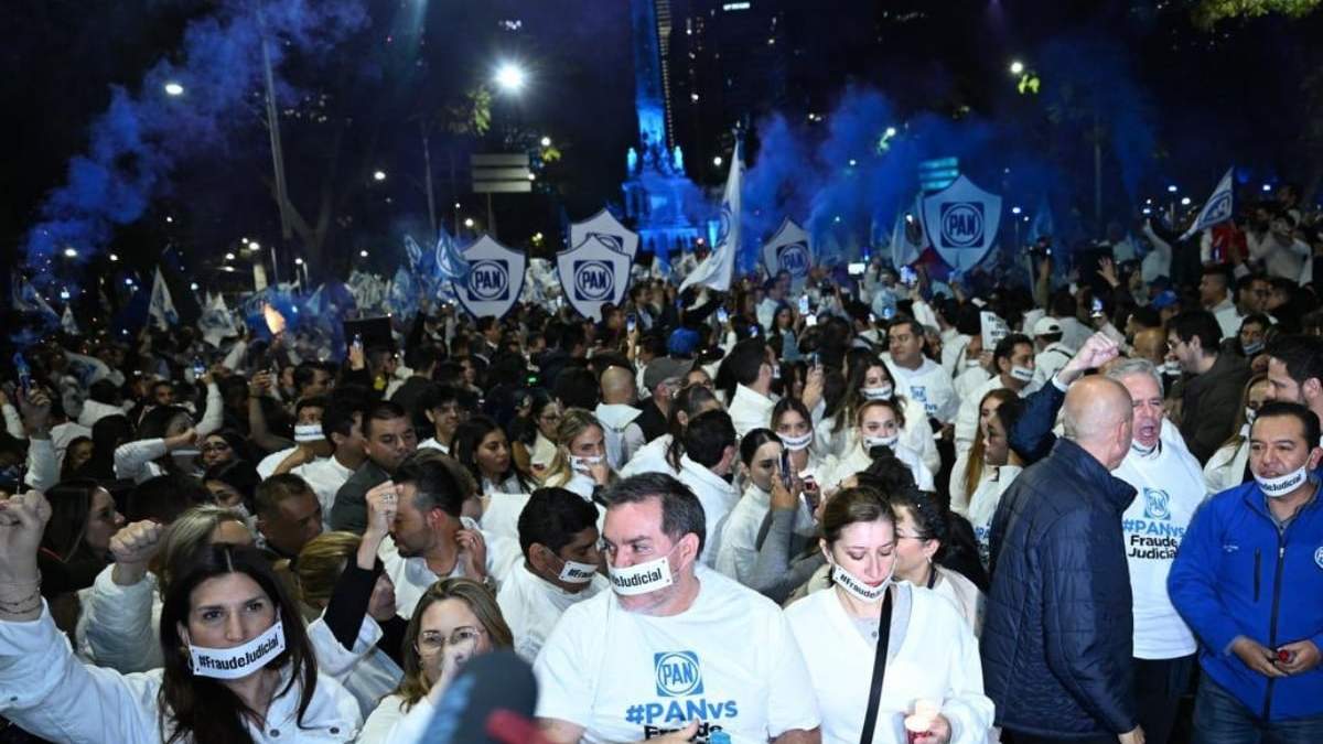 La protesta panista frente al Ángel de la Independencia
