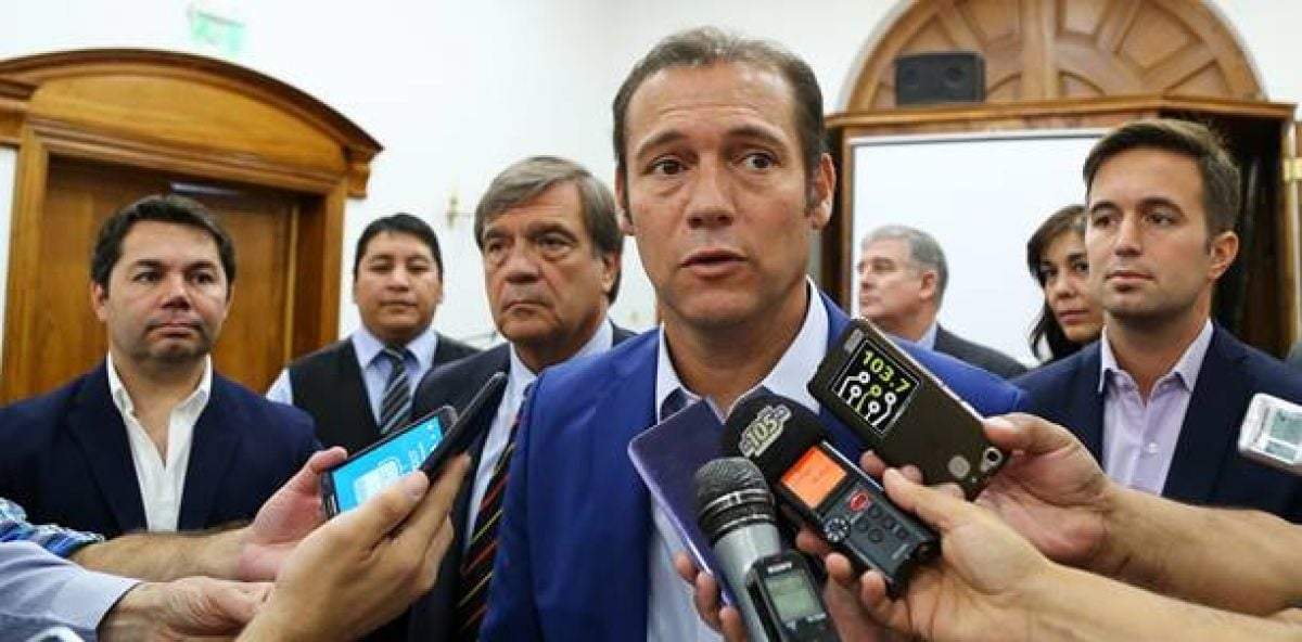 Omar Gutiérrez en diálogo con la prensa local. Fuente: (Twitter)