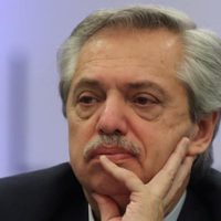 Un nuevo funcionario se sumó a la ola de ministros que pusieron su renuncia a disposición