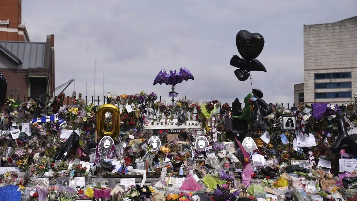 Birmingham da una emotiva despedida a Ozzy Osbourne mientras su familia lidera los homenajes