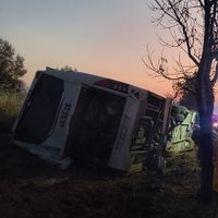 Vuelca autobús turístico en la carretera Morelia-Pátzcuaro; hay siete fallecidos y 20 lesionados