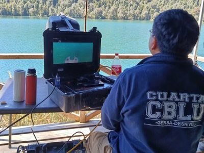 Con robots submarinos y buzos buscan en un lago de Chile al cuidador de la casona de Máxima