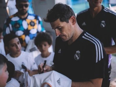 Iker Casillas se declara gay en un tuit …borra el mensaje y alega "cuenta hackeada"