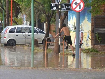 Alerta meteorológica: llovió en Cipolletti y ahora la tormenta se traslada a otra ciudad
