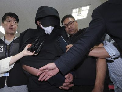 Arrestan al hombre que abrió la puerta de un avión en Corea; enfrenta hasta 10 años de prisión