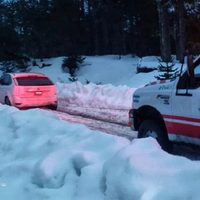 Rescataron a dos vehículos que habían quedado varados por la nieve en la ruta provincial 11