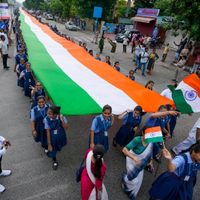 Grave denuncia en India: forzarían a las personas a comprar una bandera nacional a cambio de comida