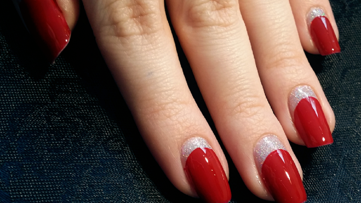 Diseño de Nail Art al mejor estilo lunar. Fuente: (X)