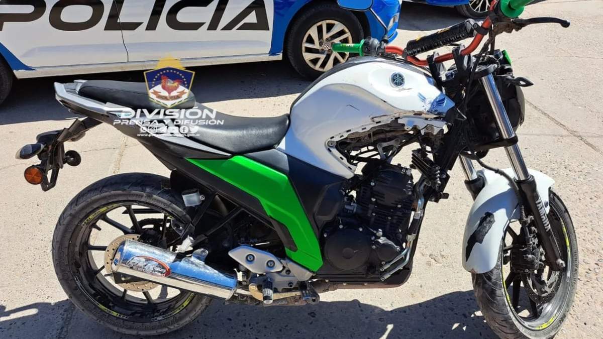 La moto marca Yamaha habría sido sustraída en Villa Regina, Río Negro. Fuente: (Policía de Neuquén).