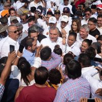 “No coman ansias, si para eso falta tiempo paisanos”: Adán Augusto ante consignas de “presidente”