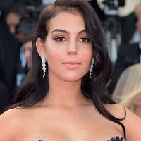 Georgina Rodríguez ajustó todas las curvas con un vestido miniatura... ¡Se vio todo!