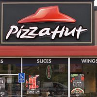 La empresa matriz de Pizza Hut sopesa vender la cadena