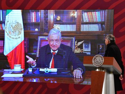 En videollamada, AMLO pide no tener miedo a Ómicron; su esposa e hijo, sin síntomas