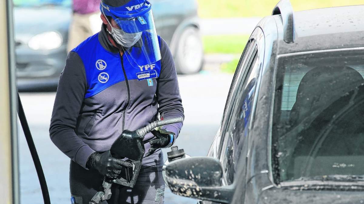 YPF volvería a aumentar sus combustibles. Fuente: (Twitter)