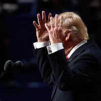 Delinea Trump proyecto conservador y delirante de amenazas