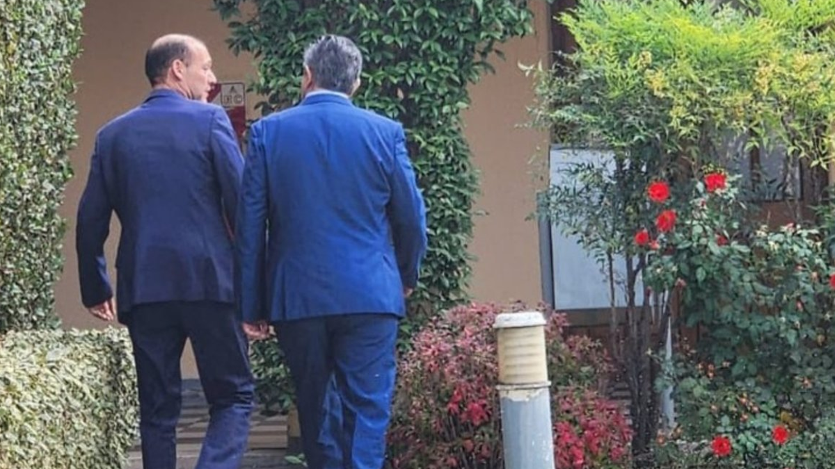 Figueroa invitó a Gutiérrez a retirarse de YPF. Fuente: Facebook.